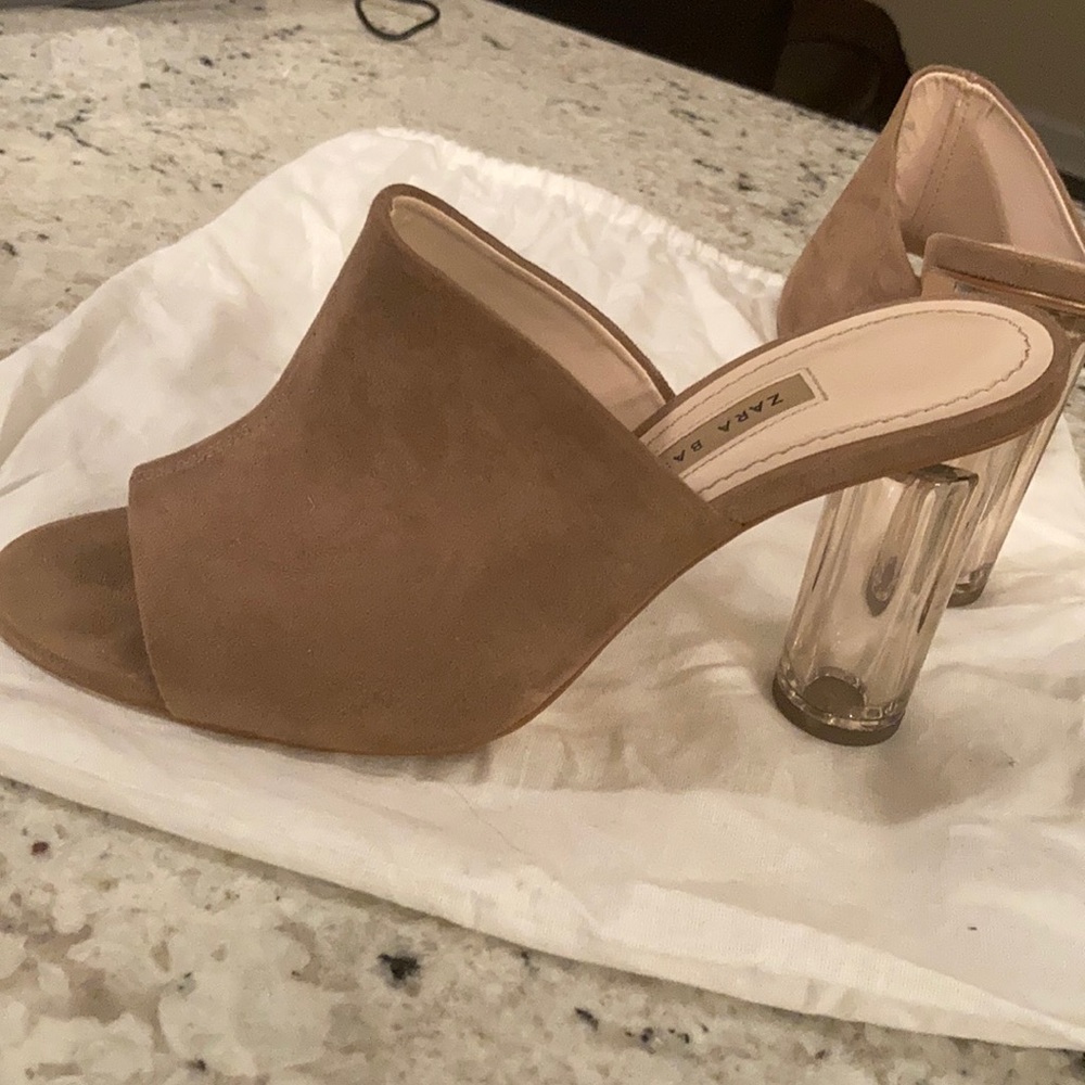 Like NEW Women’s Zara Nude Suede heel. Size 39 - Picture 5 of 8